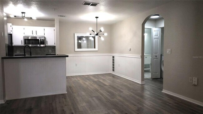 Building Photo - 8932 Manor Loop