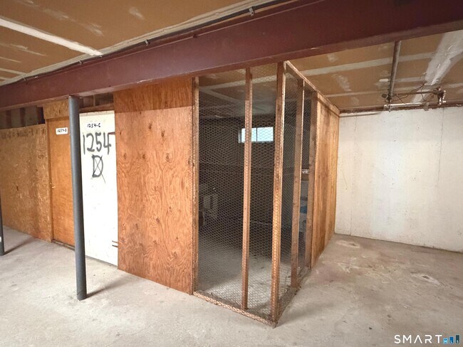 Building Photo - 1254 Farmington Ave