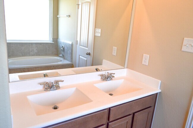 Building Photo - 3550 Paganini Pl