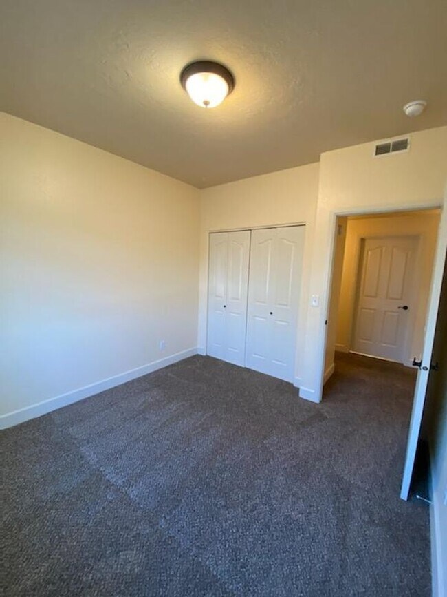 Building Photo - PHEASANT RUN CONDO (PR#24)