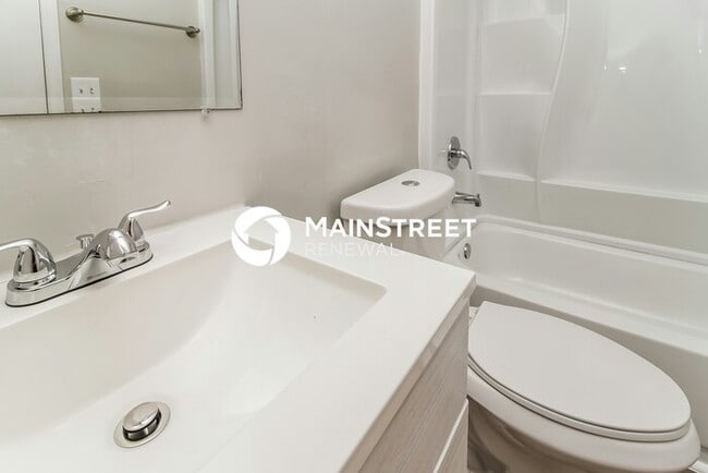 Building Photo - 3 Bedroom Pet-Friendly Home in SANFORD, FL with Main Street Renewal