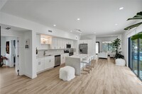 Building Photo - 180 SW 38th Ct