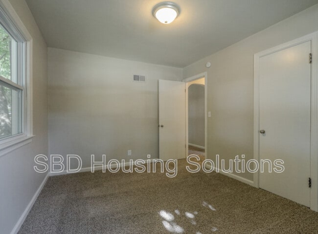 Building Photo - 1002 Orchard Ave