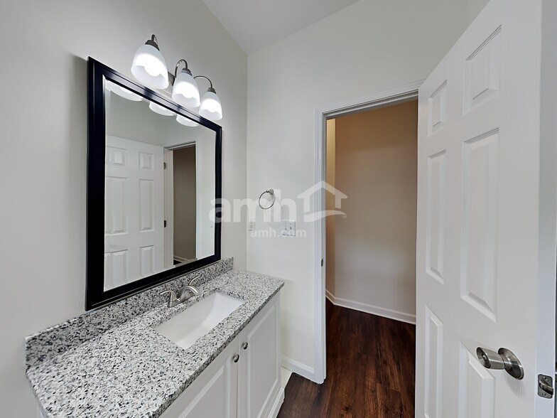 Building Photo - 13520 Planters Row Dr