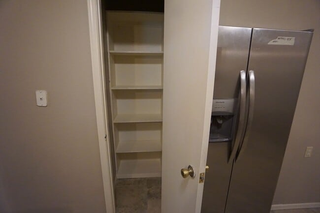 Building Photo - 3 Bed 2 Bath 1 Car Garage with Yard Care Included, Refrigerator Provided.