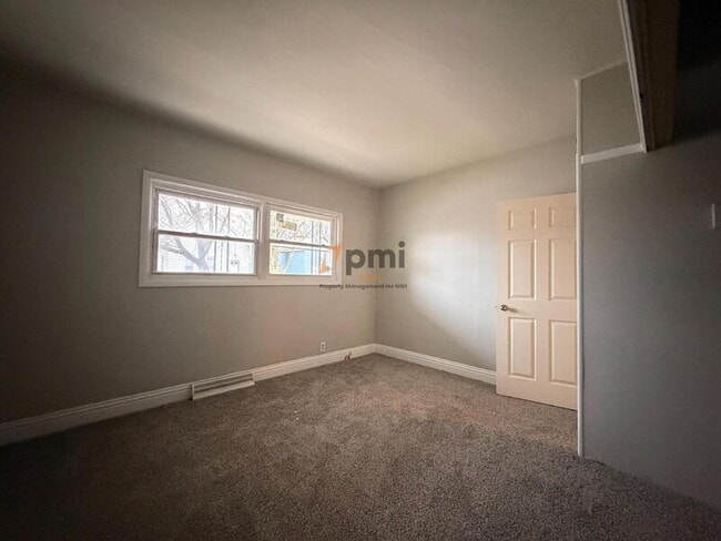 Building Photo - 121 S Porter St