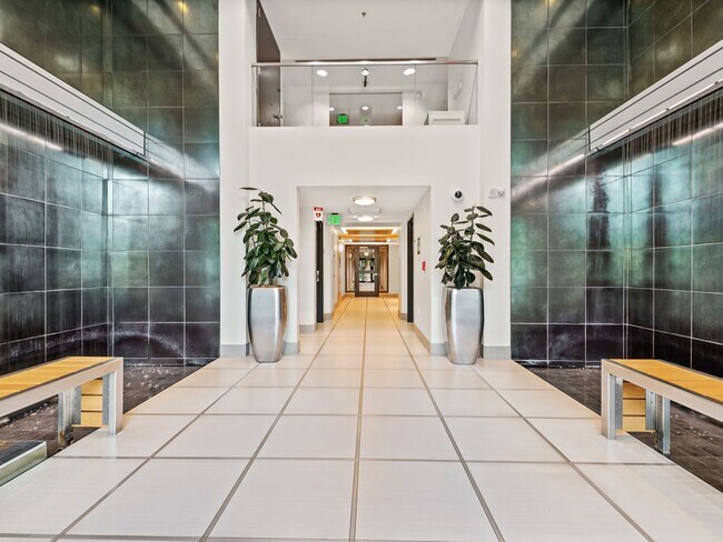 Building Photo - FULLY FURNISHED Waterfront Pearl Condo w/most utilities/2 parking spaces/most utilities