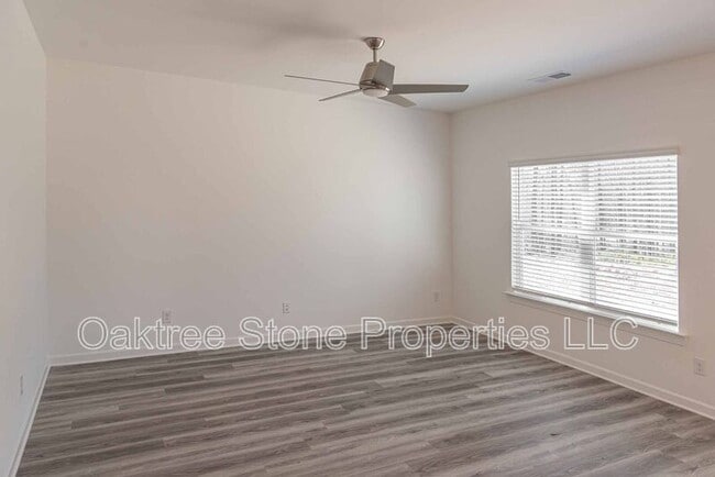 Building Photo - 3378 Skyland Dr