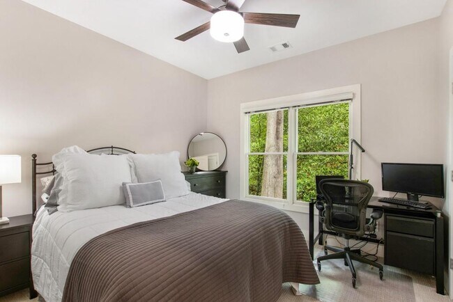 Building Photo - 782 Piedmont Way NE