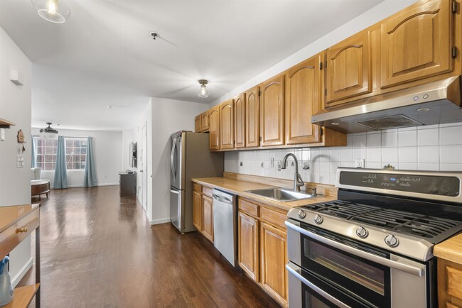 Building Photo - 519 3rd St