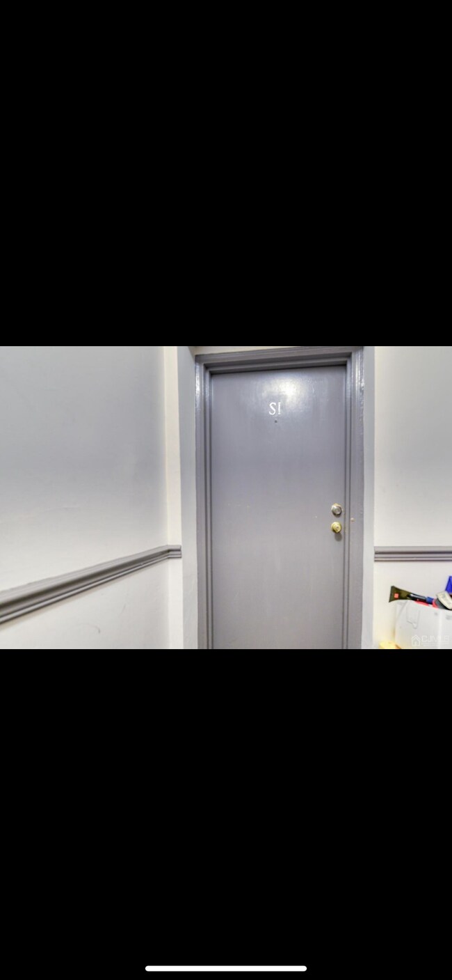 Building Photo - 500 S Center St