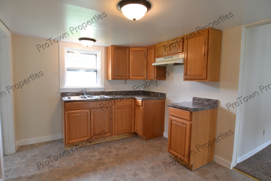 Building Photo - 508 S Des Plaines St