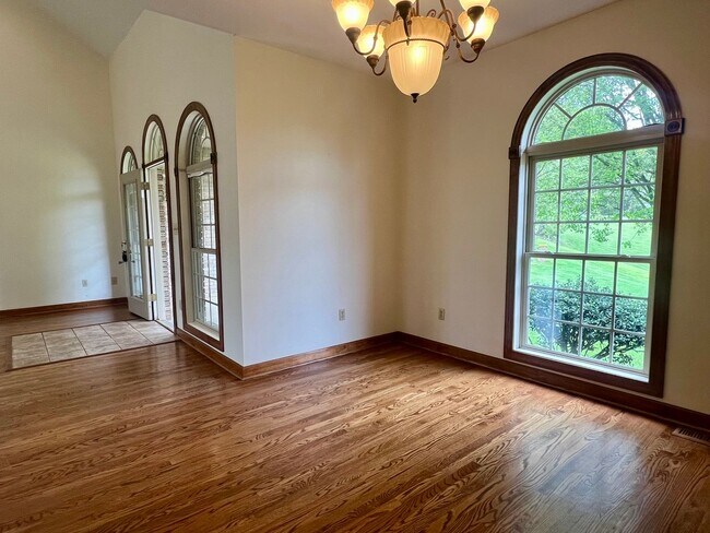 Building Photo - 1212 Ridgewood Ct