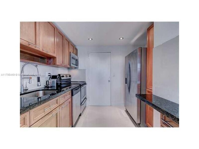 Building Photo - 9800 W Bay Harbor Dr