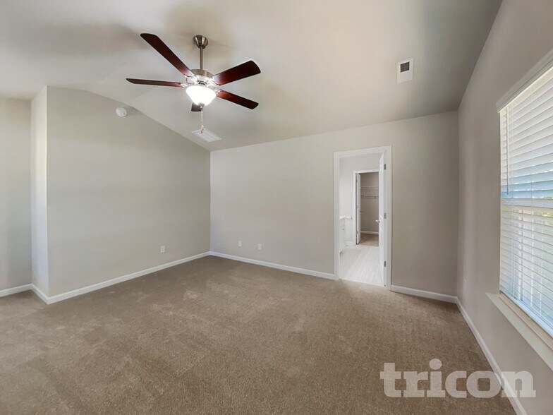 Building Photo - 228 Spring Knoll Dr