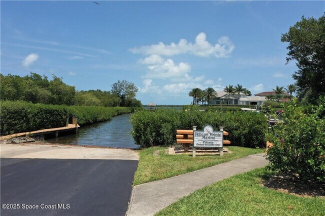 Building Photo - 9626 Riverside Dr