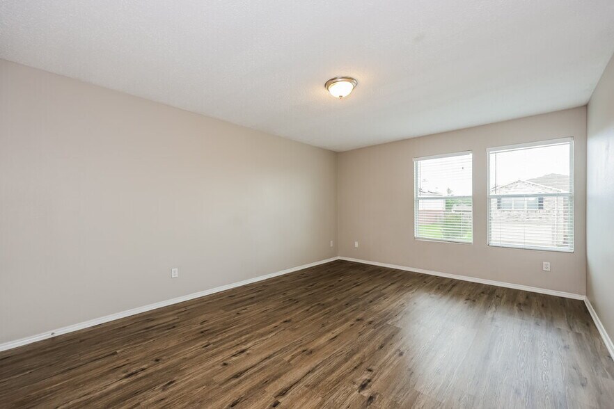 Building Photo - 944 Dunkirk Ln