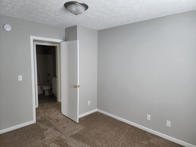 Building Photo - Three Bedroom Two Bath Home in Deerfield Farms Dayton, Indiana