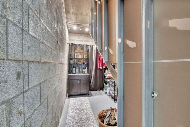 Building Photo - 350 N Federal Hwy