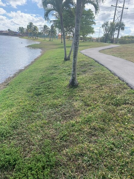 Walking Path - 13566 SW 11th Ln