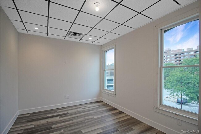 Building Photo - 939 Central Ave