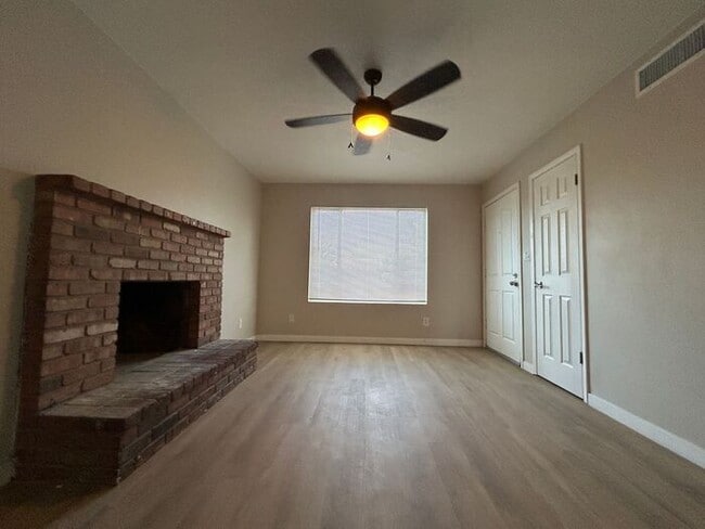 Building Photo - 540 W Del Campo Ave