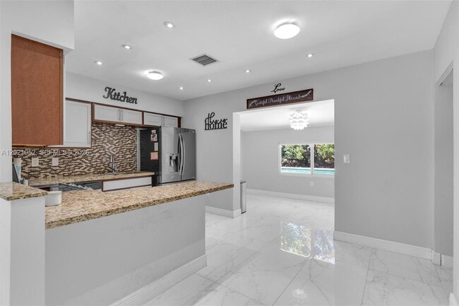 Building Photo - 2340 SW 15th St