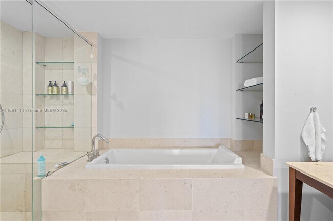 Building Photo - 465 Brickell Ave