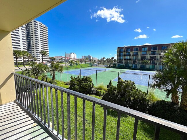 Building Photo - Updated 1 Bed 1 Bath Condo Across A1A from...