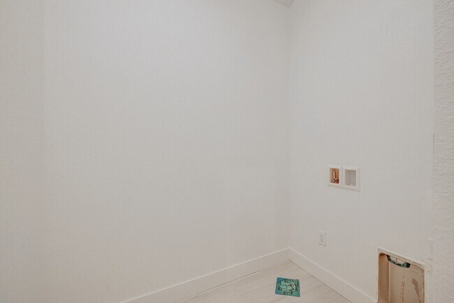 Laundry room - 3420 S Grant St