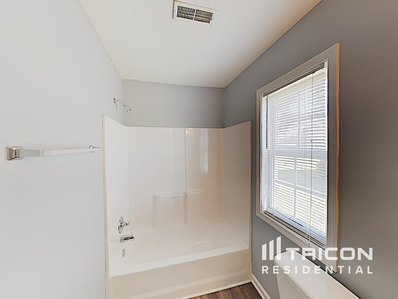 Building Photo - 1130 Waverly Pl Dr