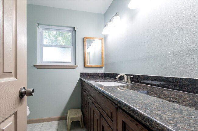 Building Photo - 5402 Sheraton Oaks Dr
