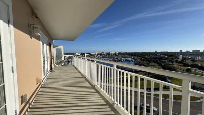 Building Photo - 404 S Beach St