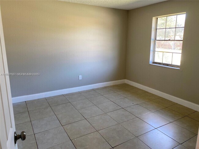 Building Photo - 1630 SW 4th St