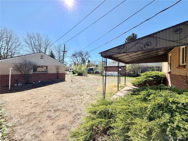 Building Photo - 1320 Holly St