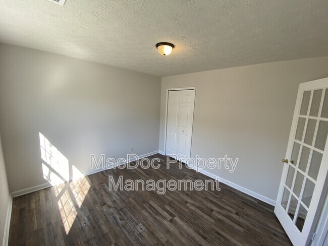 Building Photo - 105 Raquel Ct