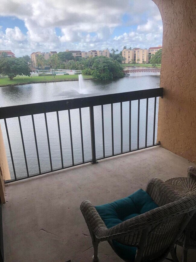 Building Photo - 750 Egret Cir