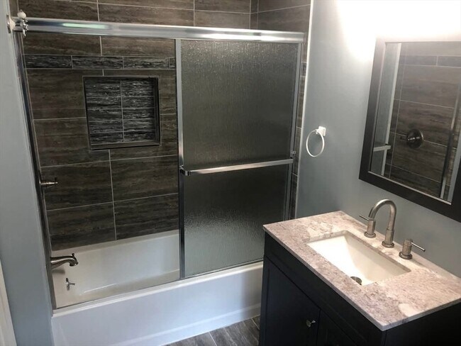 Building Photo - 63 River St