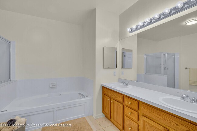 Building Photo - 548 St Andrews Pl