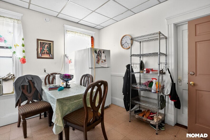 Building Photo - 38 Custer St