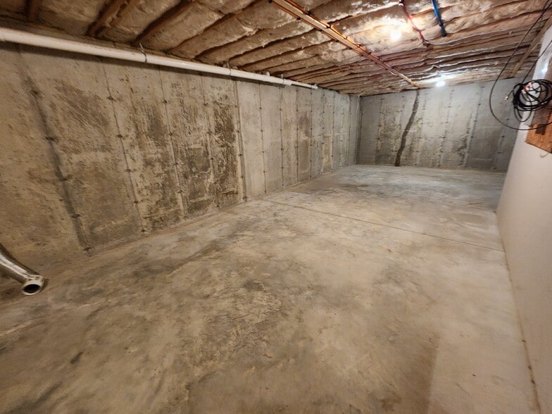 Building Photo - 112 Meadow Ridge Dr