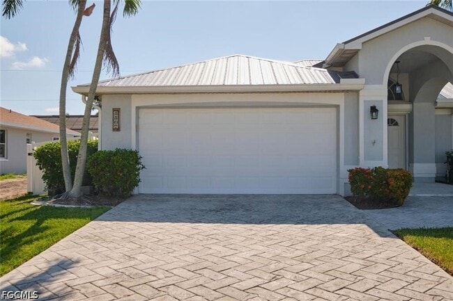 Building Photo - 5507 SW 14th Pl