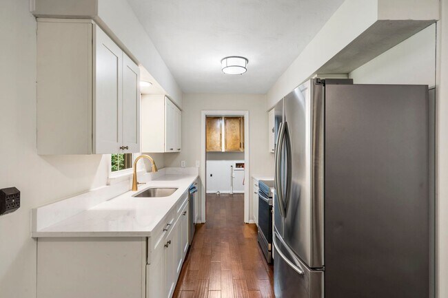 Building Photo - 4267 S Ridgecrest Dr