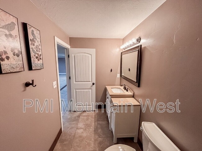 Building Photo - 2241 W 2475 N