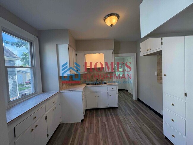 Building Photo - Two Bedroom House | Move in Ready