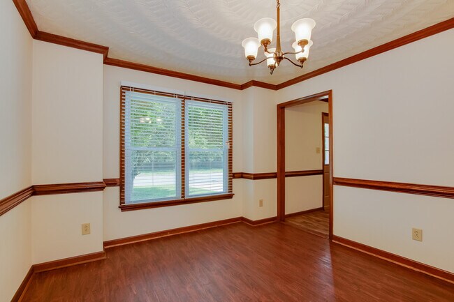 Building Photo - 856 Maitland Drive