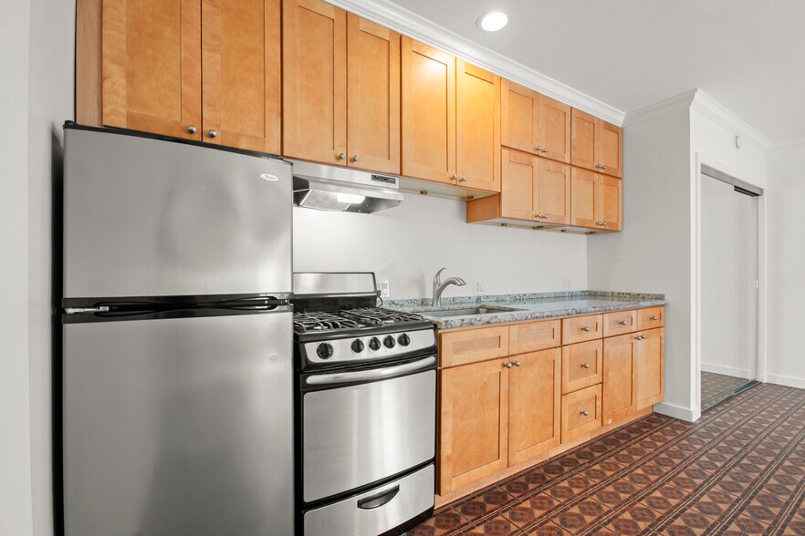 Building Photo - 8026 Blackburn Ave