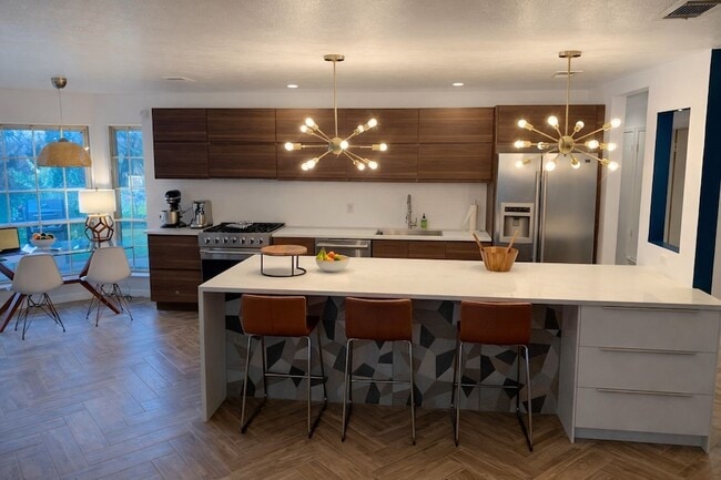 Building Photo - 1623 Hanging Cliff Dr