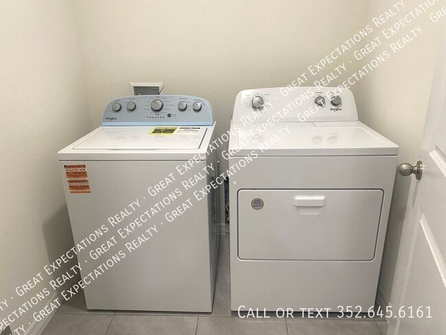 Building Photo - 6563 SE 1st Lp