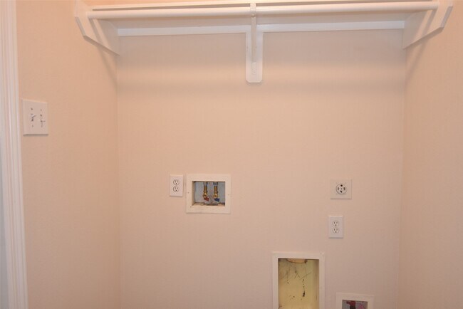 Building Photo - 21399 Forest Colony Dr